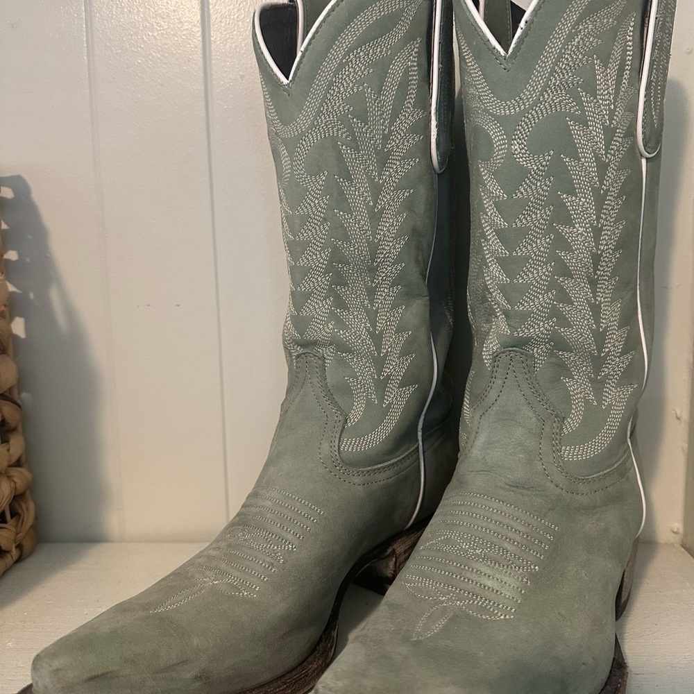 Caborca Silver Ladies Arkansas Ciel Snip Toe Boots